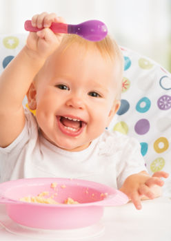 Illustration enfant doit finir son assiette