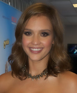 Jessica Alba de face