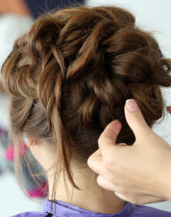 Chignon tressé d'une femme