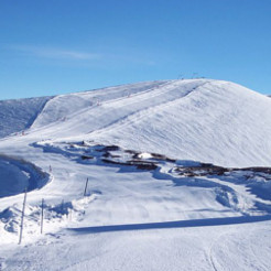 Piste de neige à la montagne