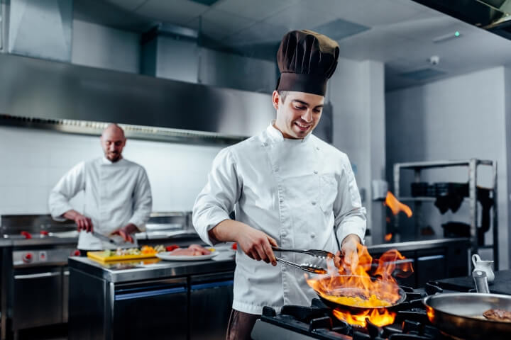 se reconvertir au métier de cuisinier