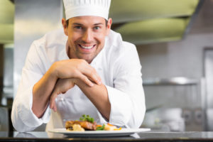 Le métier de commis de cuisine : missions, qualités et évolution