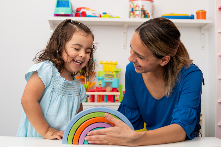 Se reconvertir en tant qu’assistante maternelle à domicile