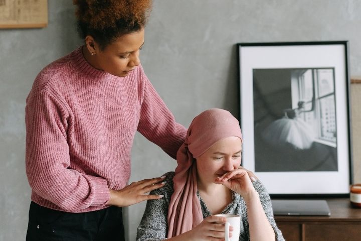 Auxiliaire de vie : quelles sont les compétences requises pour le